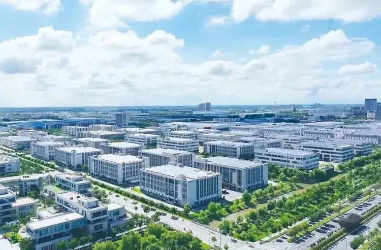 �γǸ߶�װ����ҵ��վ���跽��